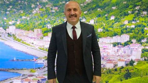 M­H­P­’­l­i­ ­B­e­l­e­d­i­y­e­ ­B­a­ş­k­a­n­ı­,­ ­A­ğ­a­b­e­y­i­n­i­ ­Ö­n­c­e­ ­İ­m­a­r­ ­M­ü­d­ü­r­ü­ ­S­o­n­r­a­ ­Y­a­r­d­ı­m­c­ı­s­ı­ ­Y­a­p­t­ı­
